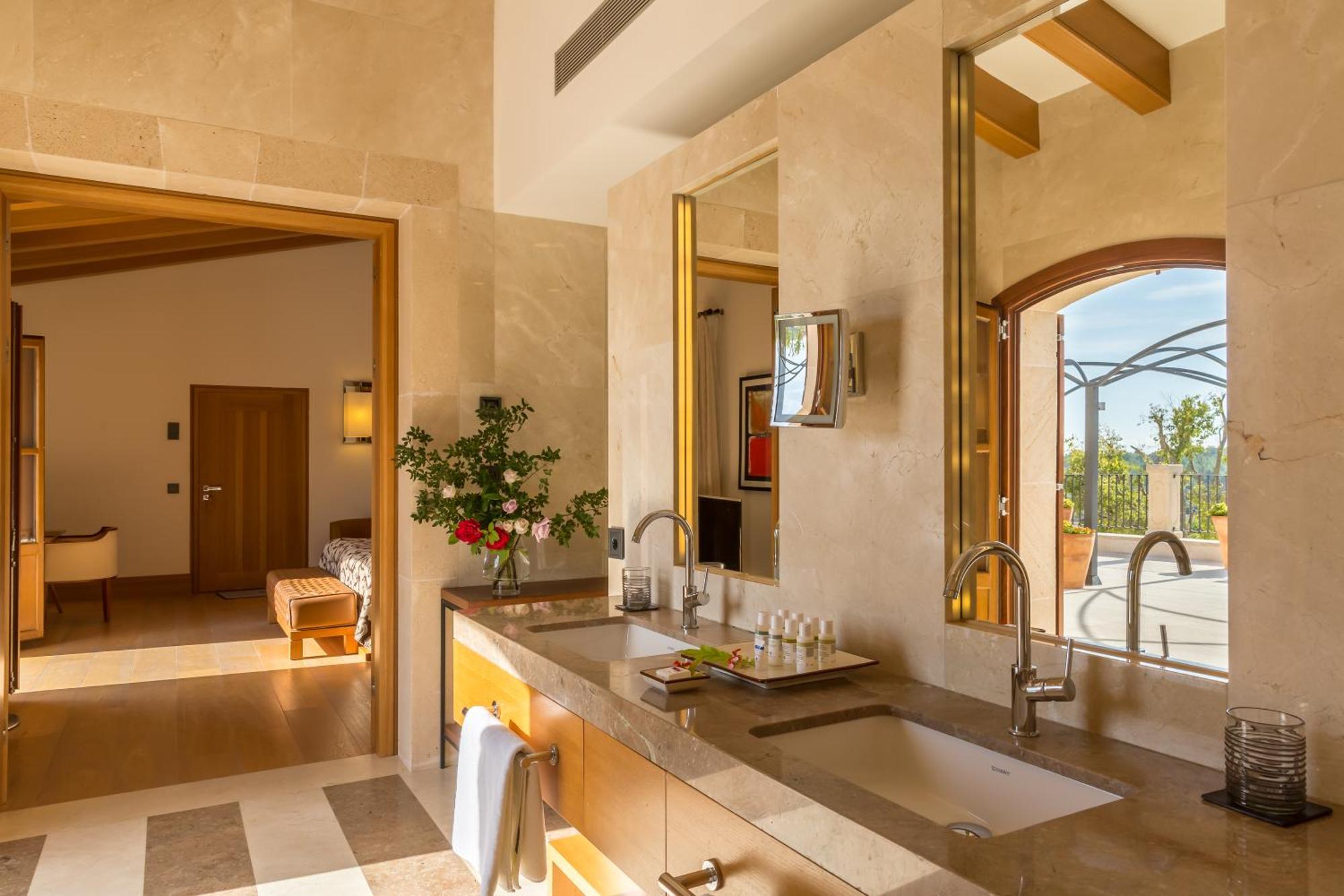Hotel Castell Son Claret - The Leading Of The World Es Capdella